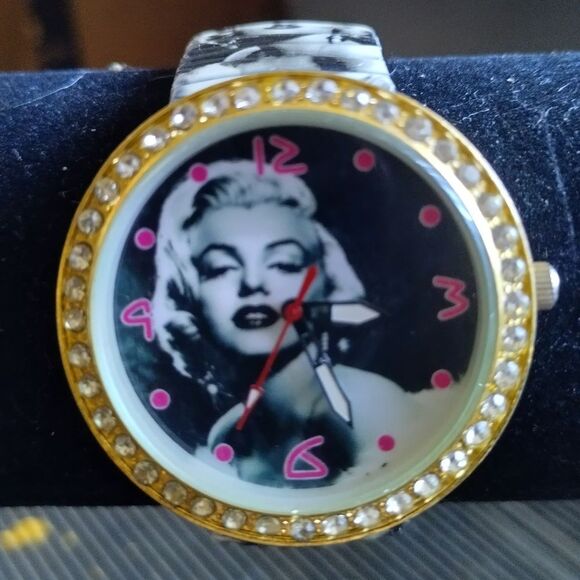 MARILYN MONROE  Watch Awesome Design Marilyn Monroe Stretch Watch Great RARE - Picture 2 of 6
